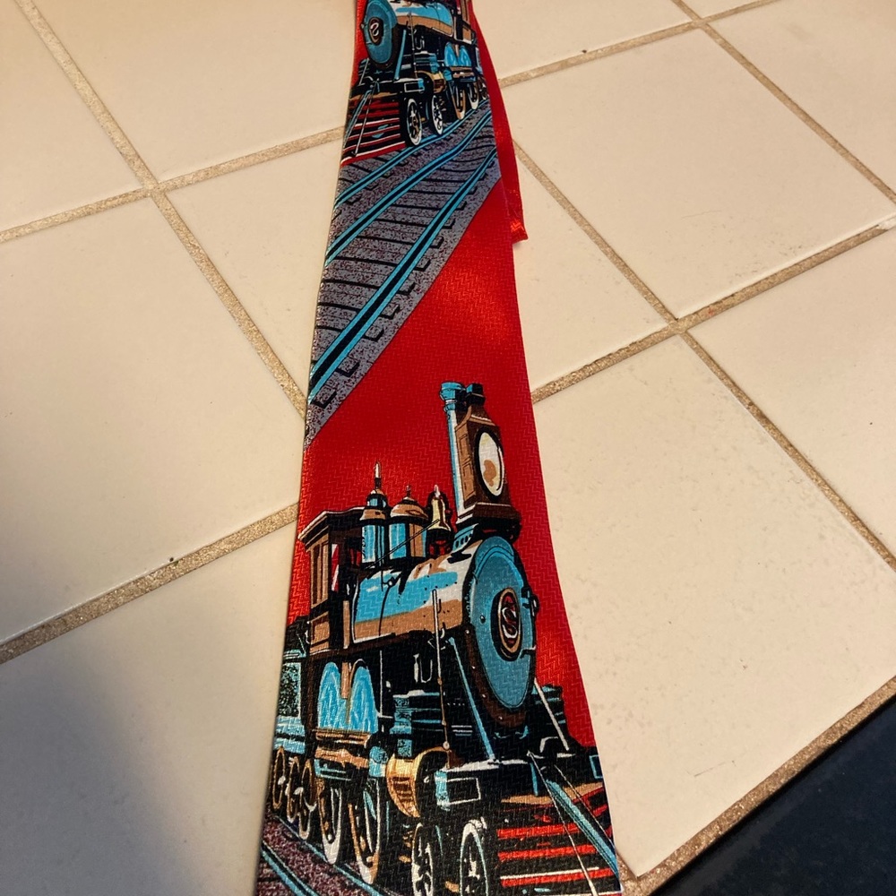Dino Romaro Train Tie